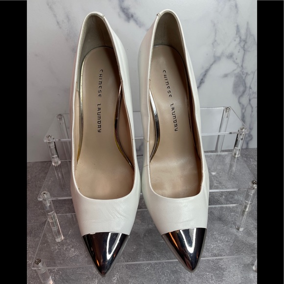 Used Chinese Laundry Women's Danger Zone Pump White Silver toe Size 10 - Picture 4 of 6